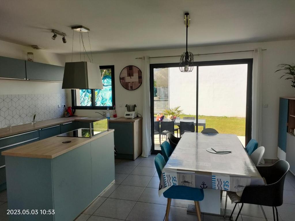 Kuchyňa alebo kuchynka v ubytovaní Villa du Littoral