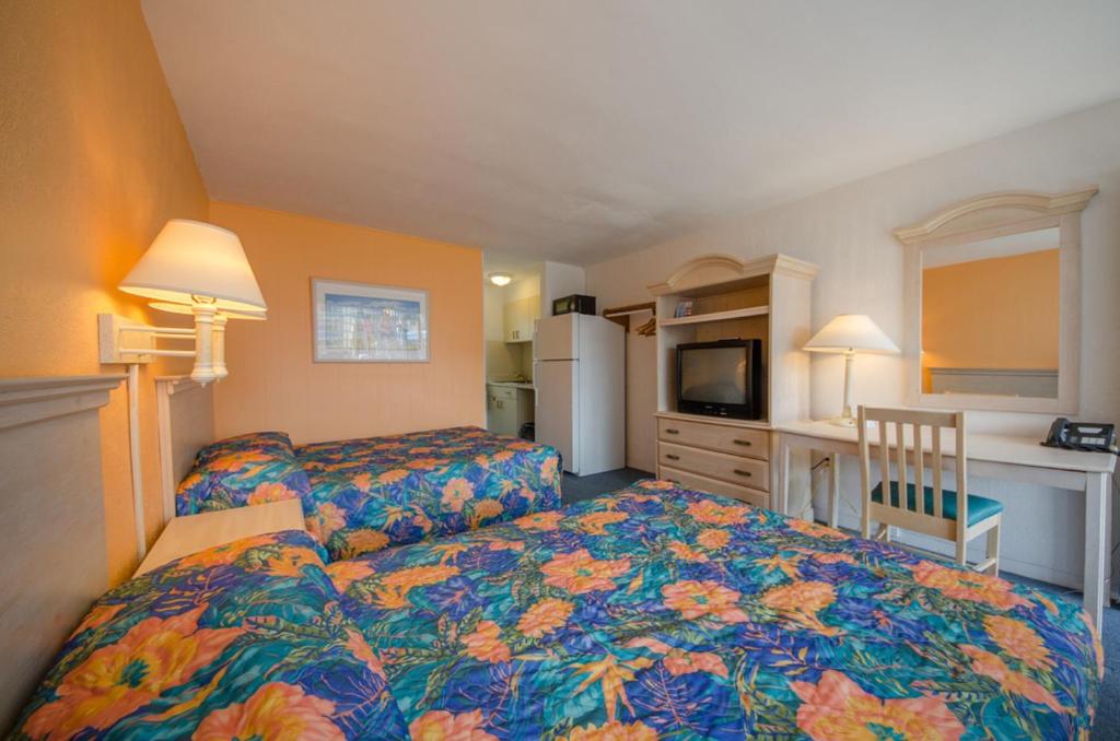 Postel nebo postele na pokoji v ubytování Tangiers Resort Motel