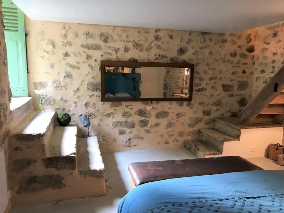 Postel nebo postele na pokoji v ubytování Du haut des remparts
