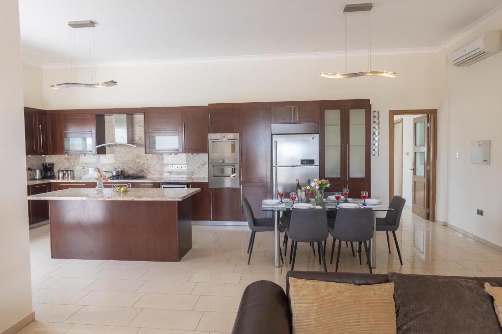 Kuchyň nebo kuchyňský kout v ubytování Sparta Luxury Villa
