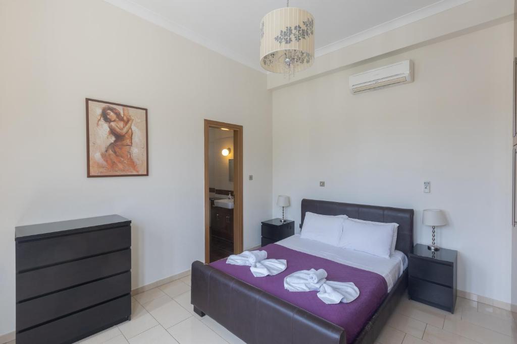 Postel nebo postele na pokoji v ubytování Sparta Luxury Villa