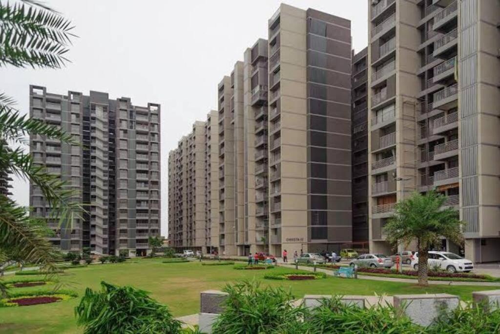 Apartment 3 BHK DB Apollo Nipania Luxury, Indore, India