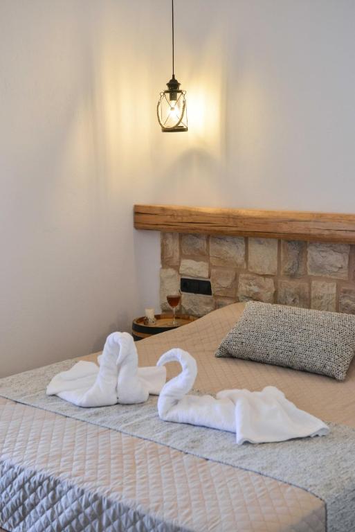 A bed or beds in a room at Sunshine Plaka Naxos