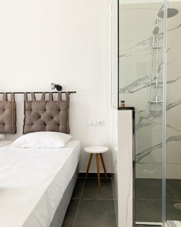 Postel nebo postele na pokoji v ubytování Fikas Hotel