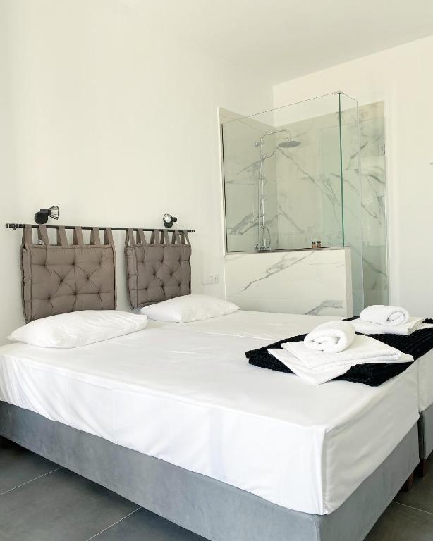 Postel nebo postele na pokoji v ubytování Fikas Hotel