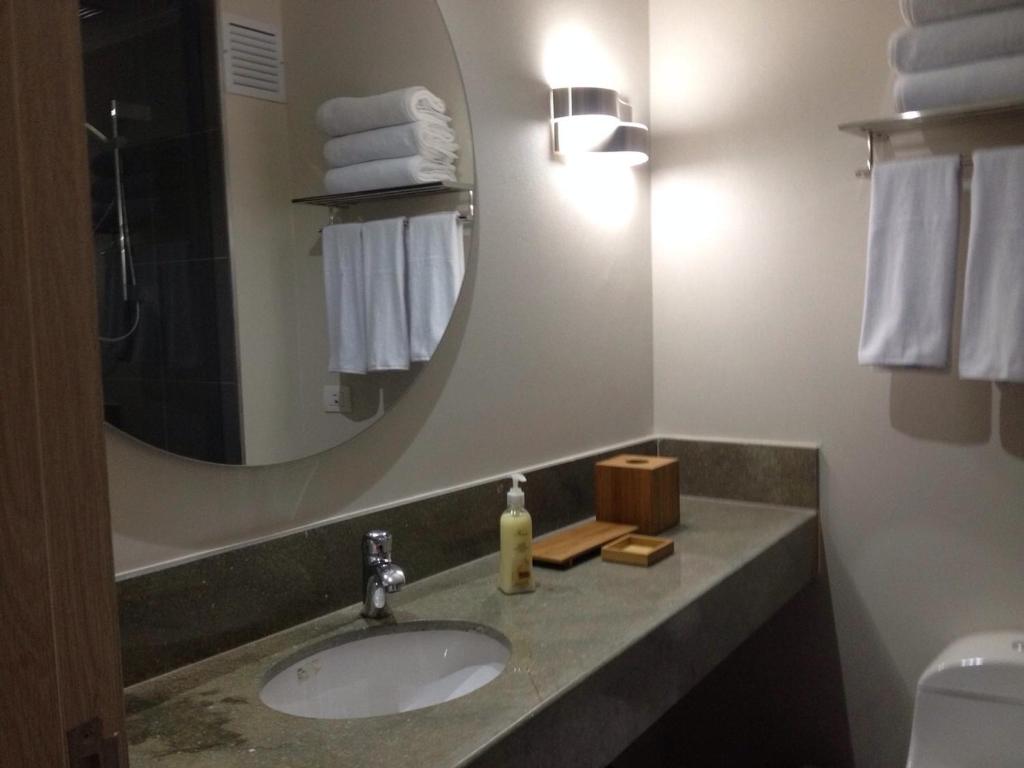 Koupelna v ubytování GHL Hotel Monteria