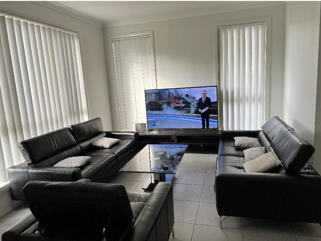 5 bedroom luxurious house in Marsden Park, Schofields Updated 2023 Prices