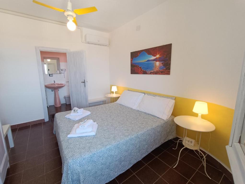 A bed or beds in a room at Alabe Hotel Marina di Tresnuraghes