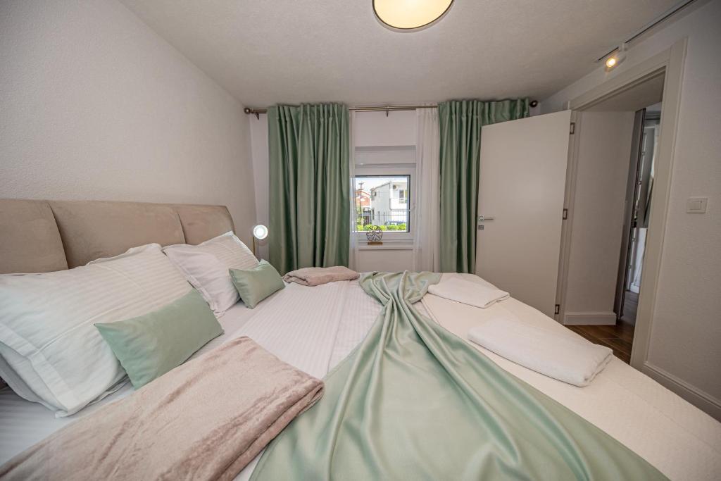 Postel nebo postele na pokoji v ubytování N&N Lux Guest house