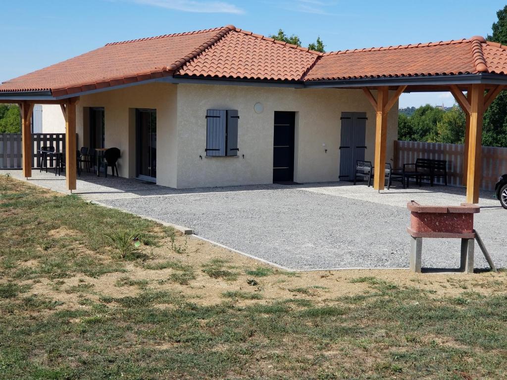 Budova, v ktorej sa dovolenkový dom nachádza
