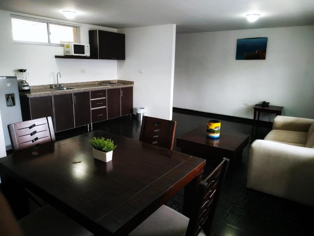 A cozinha ou kitchenette de Vallclaire Suites