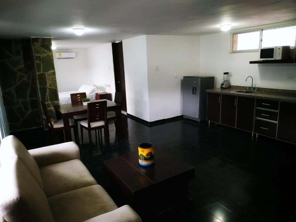 A cozinha ou kitchenette de Vallclaire Suites
