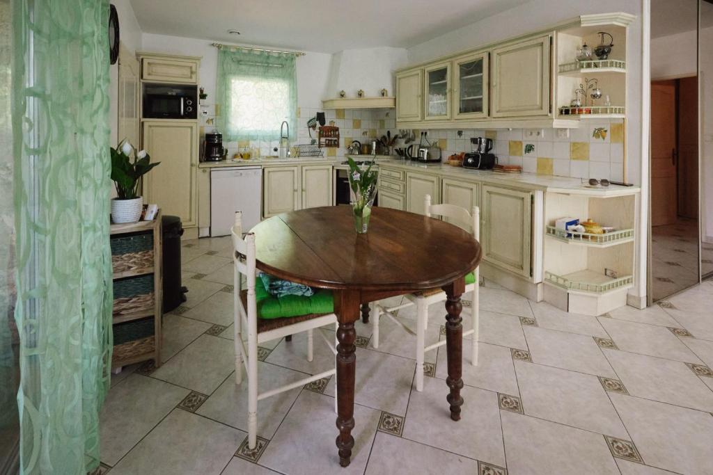 Zdjęcie z galerii obiektu Maison provençale dans un cadre bucolique w mieście Grignan
