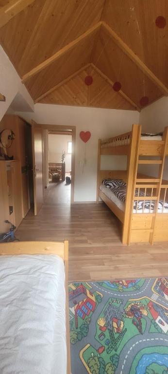 Postel nebo postele na pokoji v ubytování Ferienwohnung Biohof Untermar