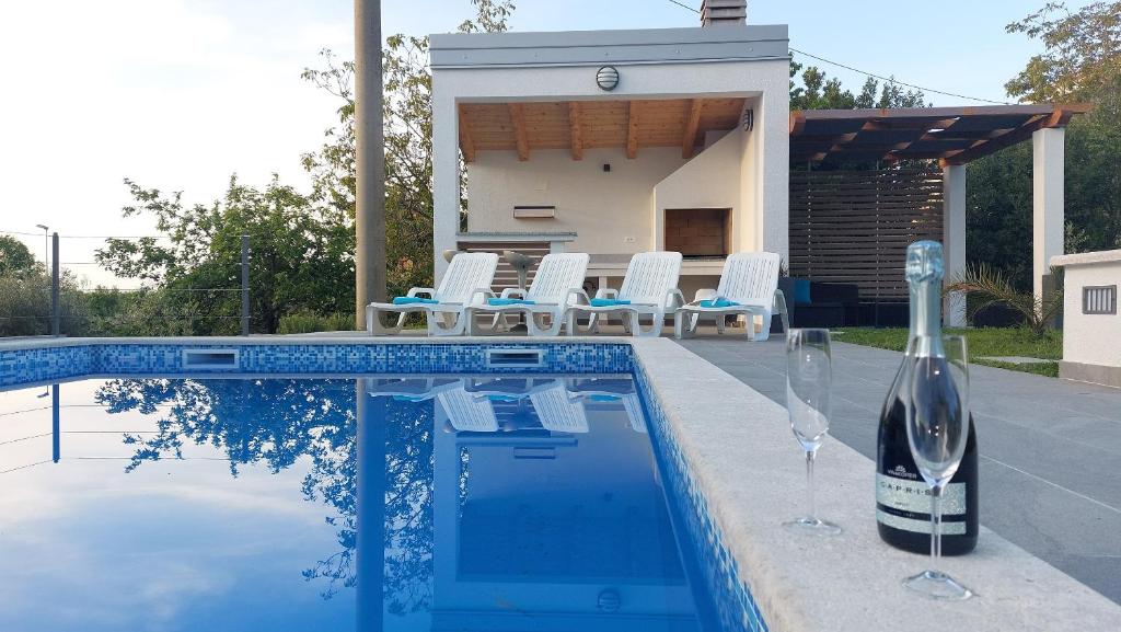 Bazén v ubytování Villa Amoena with Pool and Sauna nebo v jeho okolí