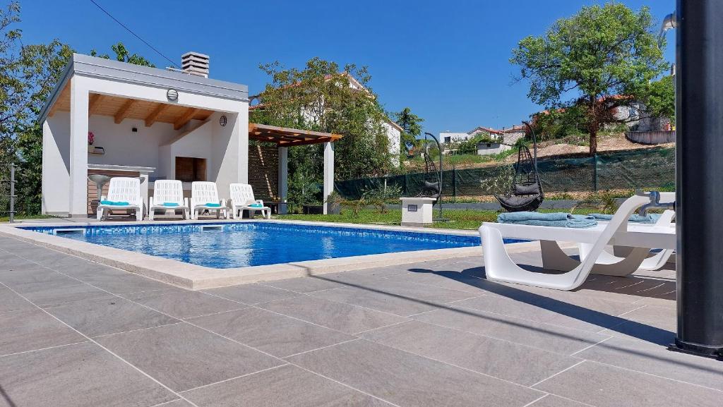 Bazén v ubytování Villa Amoena with Pool and Sauna nebo v jeho okolí