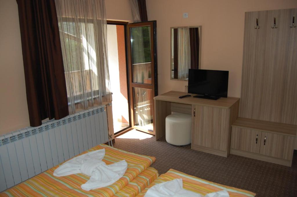 A bed or beds in a room at Guest House Savina