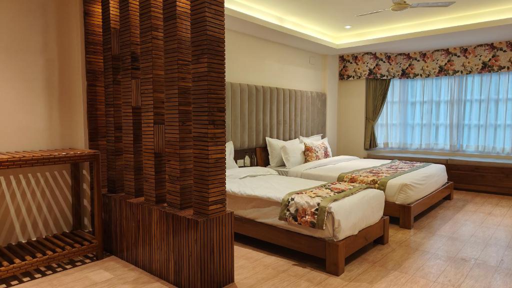 Postel nebo postele na pokoji v ubytování Mount Polaris Suites & Spa