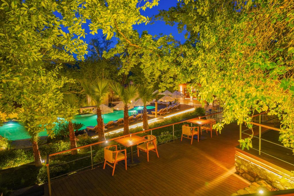 Bazén v ubytování Nuup Hotel nebo v jeho okolí