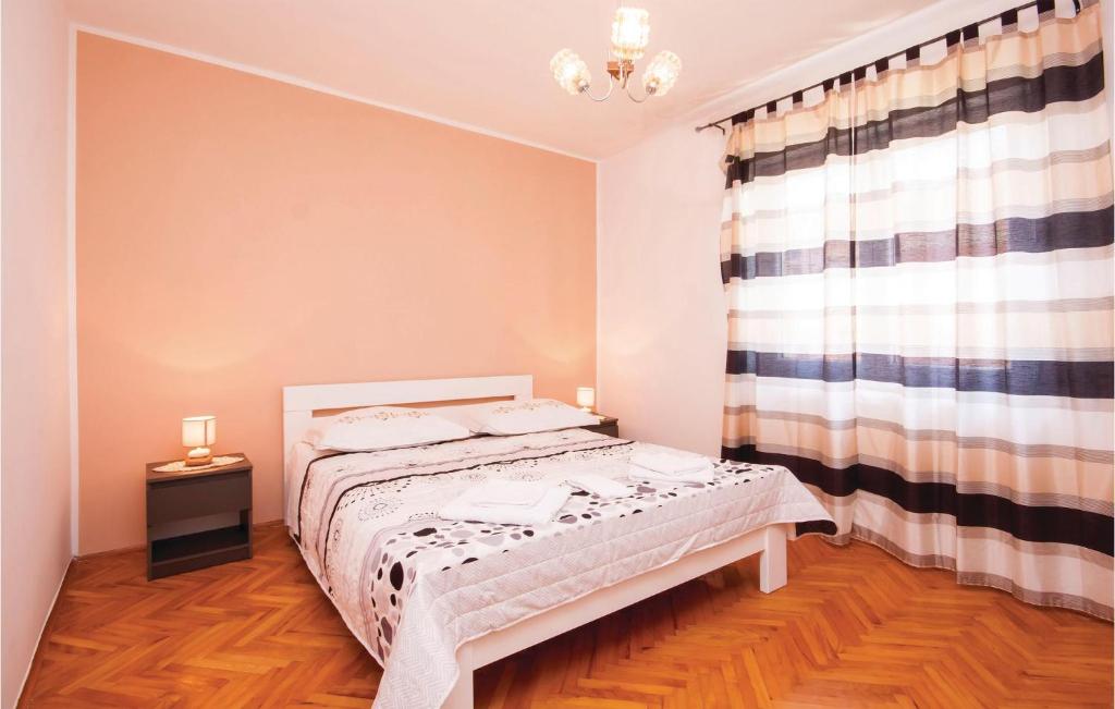Postel nebo postele na pokoji v ubytování Apartment Sibenik With Sea View Xii