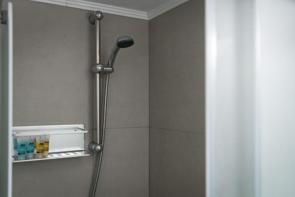 A bathroom at The City Apartment