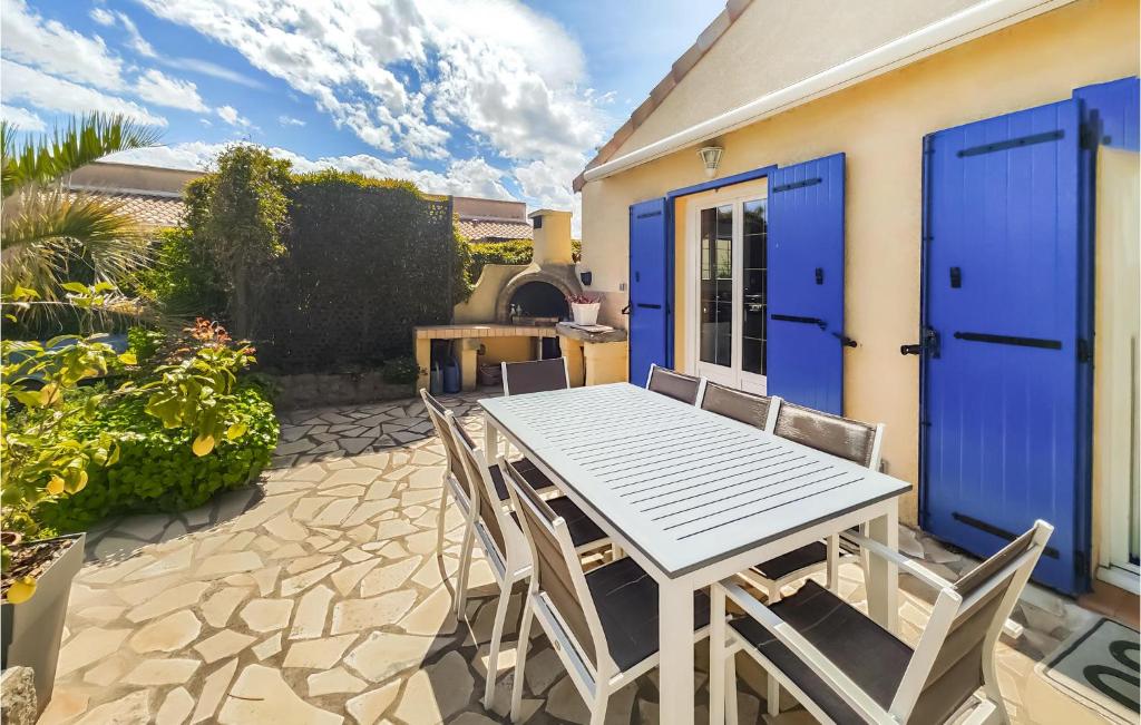 Balkon lub taras w obiekcie Beautiful Home In Sérignan