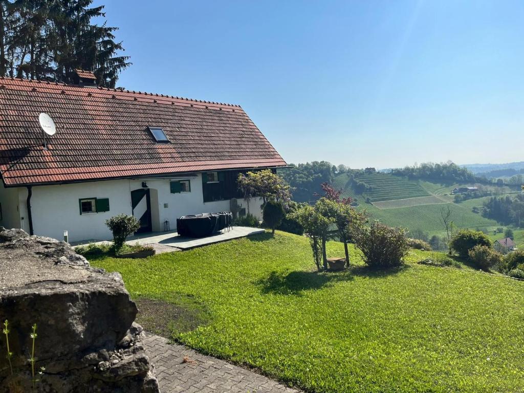 Aed väljaspool majutusasutust Das Winzerhaus am Grassnitzberg