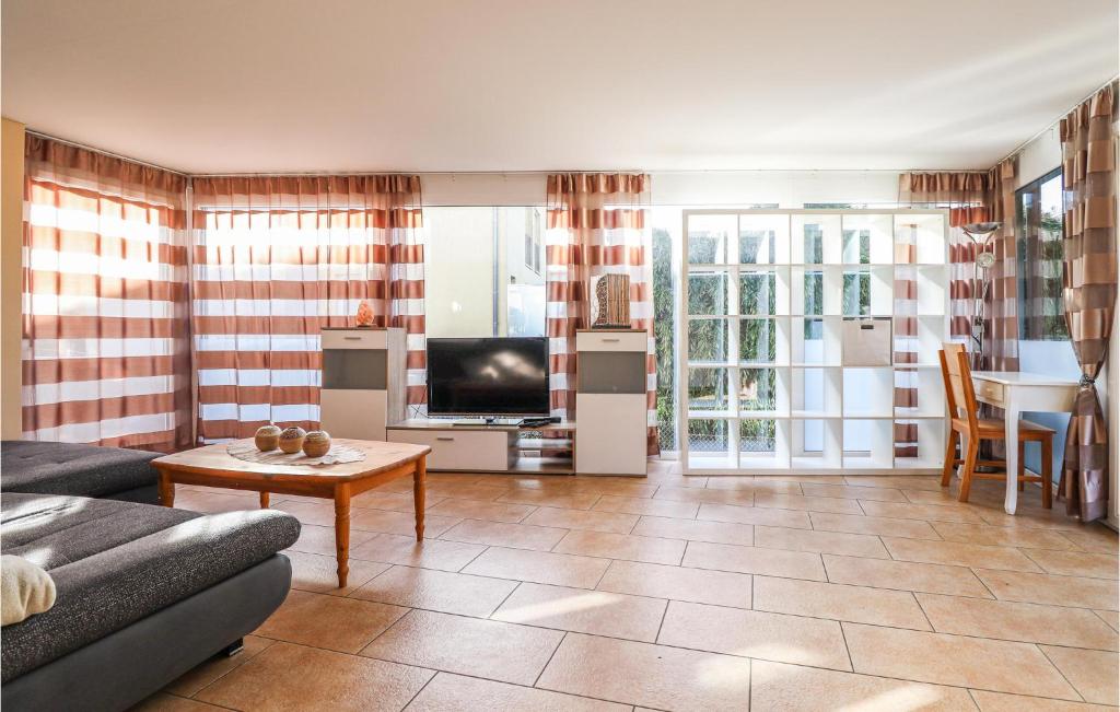TV a/nebo společenská místnost v ubytování Ferienwohnung Mit Gartenzaun