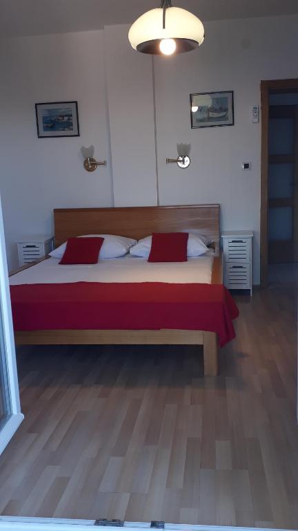 Postel nebo postele na pokoji v ubytování Apartments Lidija