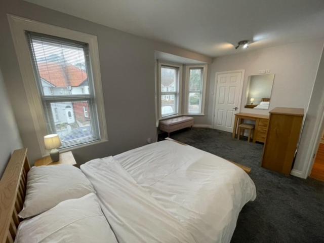 Postel nebo postele na pokoji v ubytování Dog Friendly Town House