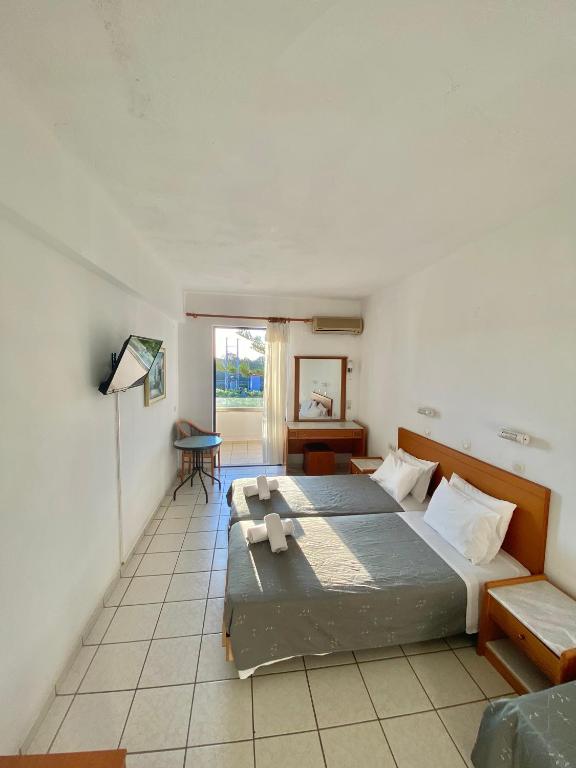 Łóżko lub łóżka w pokoju w obiekcie Cretan Sun