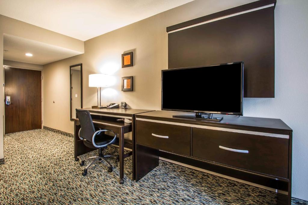 Comfort Suites Fort Lauderdale Airport South & Cruise Port - 