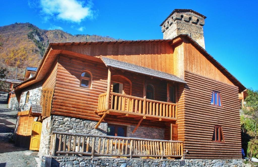 Nespecifikovaný výhled na hory nebo výhled na hory při pohledu z hotelu