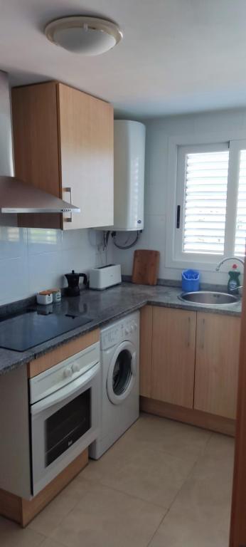 Kuchyň nebo kuchyňský kout v ubytování APARTAMENTO LES CALES