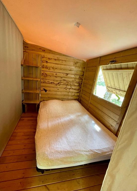 Postel nebo postele na pokoji v ubytování Lodges du Bois Dodo