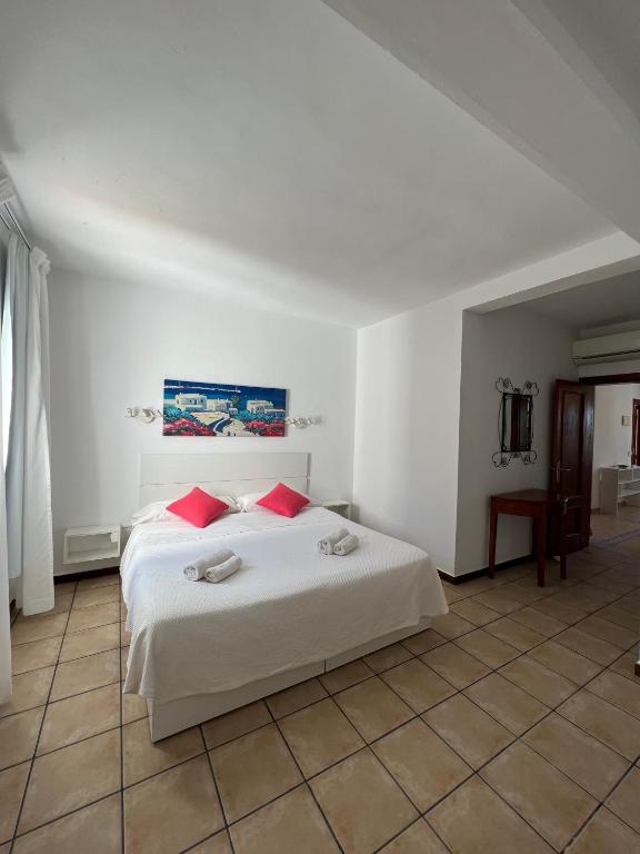 A bed or beds in a room at Apartamentos Vista Vedrá