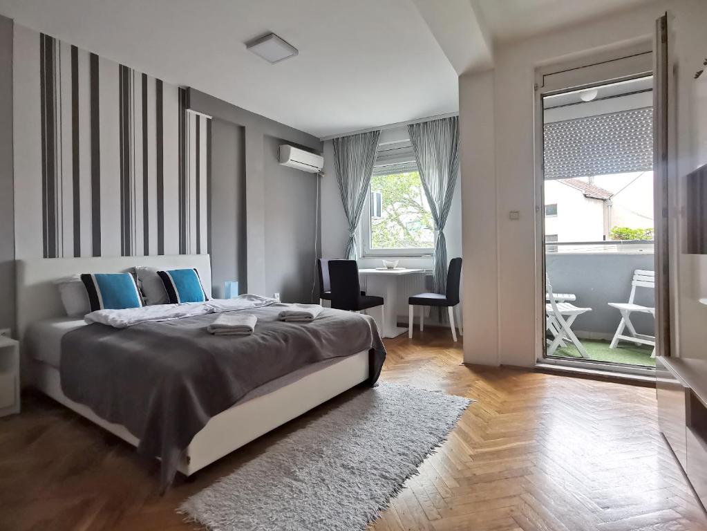 Кровать или кровати в номере Center Apartment Iva