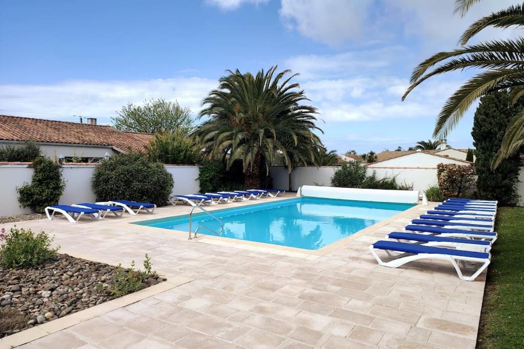 Bazén v ubytování Maison dans résidence calme avec piscine chauffée nebo v jeho okolí
