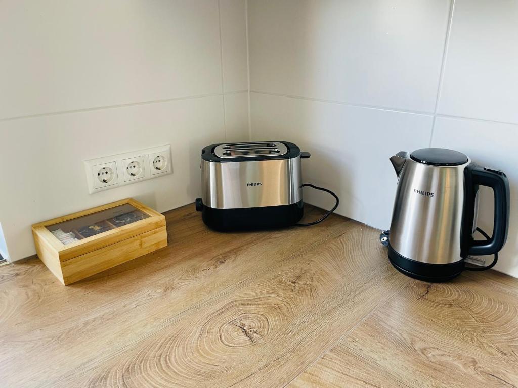 two pots sitting on the floor in a kitchen at Juniorsuite-Apartment Weiden in Weiden