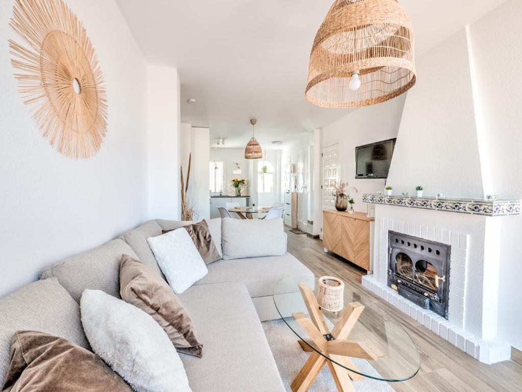 Kuchnia lub aneks kuchenny w obiekcie Fantastic penthouse with roof terrace in the heart of Nerja