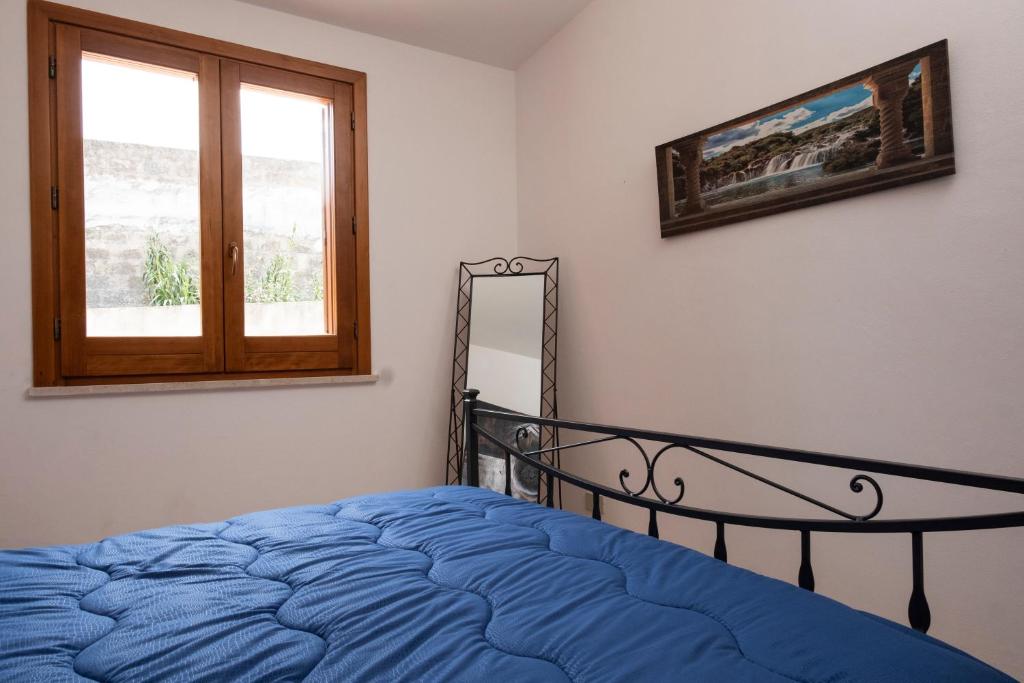 Łóżko lub łóżka w pokoju w obiekcie Casa Laura di fronte la Tonnara