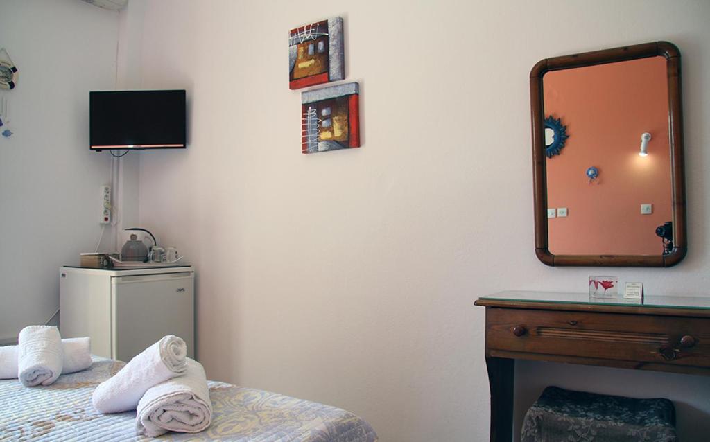Postel nebo postele na pokoji v ubytování Helios Serifos