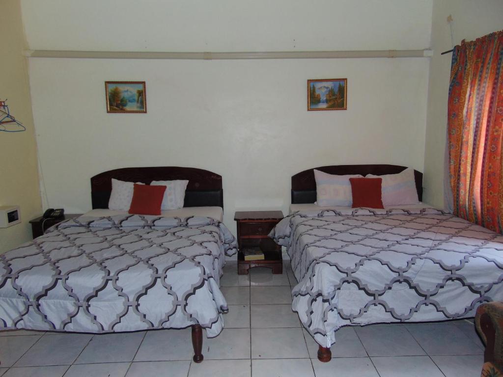 Tropical Vibe Hostel Kingston - Near Half-Way-Tree