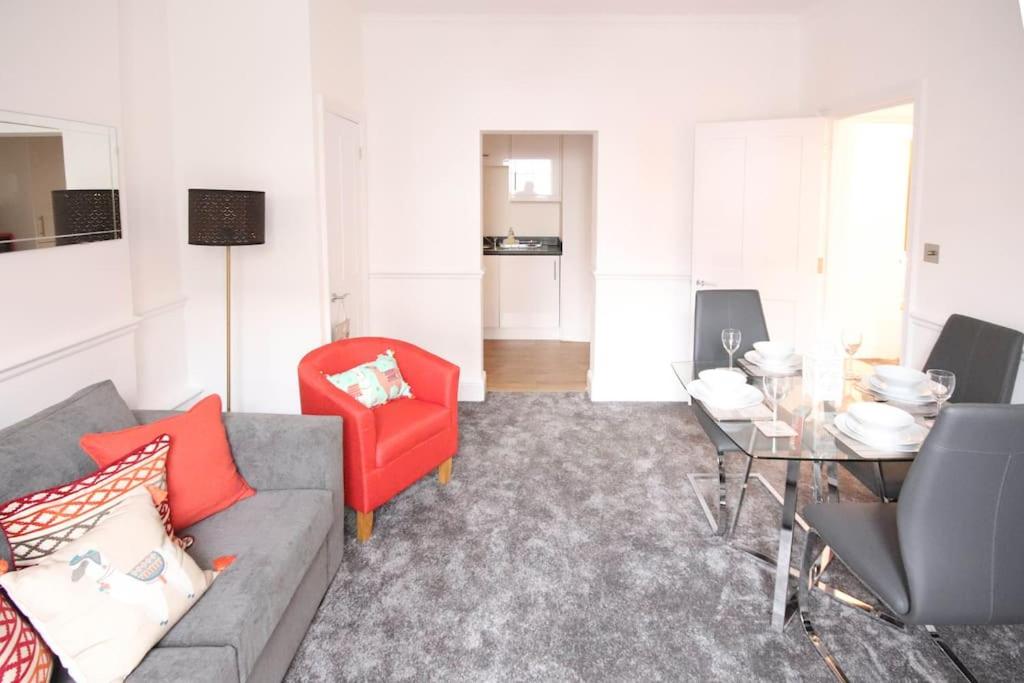 Private Apartment Central Leatherhead GF, Leatherhead (updated prices