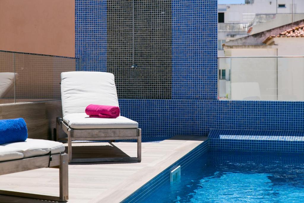 Bazén v ubytování Casa Amarela Guesthouse nebo v jeho okolí