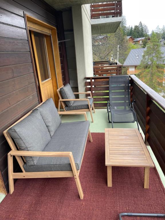 Balkón nebo terasa v ubytování Grand studio à Ovronnaz