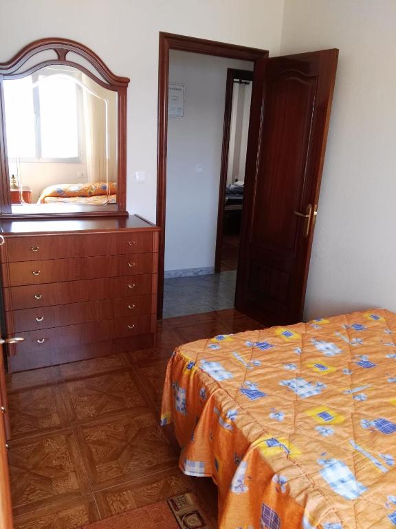 Postel nebo postele na pokoji v ubytování EnSAN CIPRIÁN Faro de Punta Atalaya