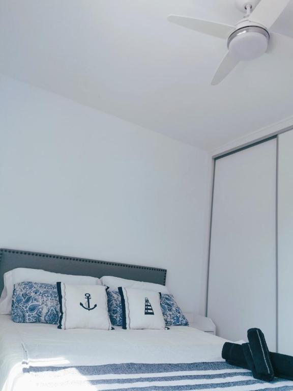 Postel nebo postele na pokoji v ubytování Apartamento Canyelles playa