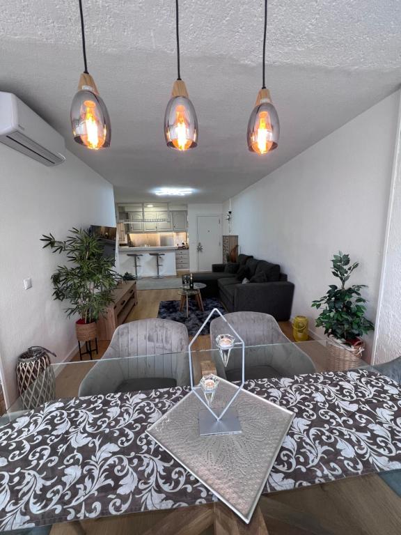 Stylish Getaway - Renovated 1BR Apartment with Pool & Tennis ...
