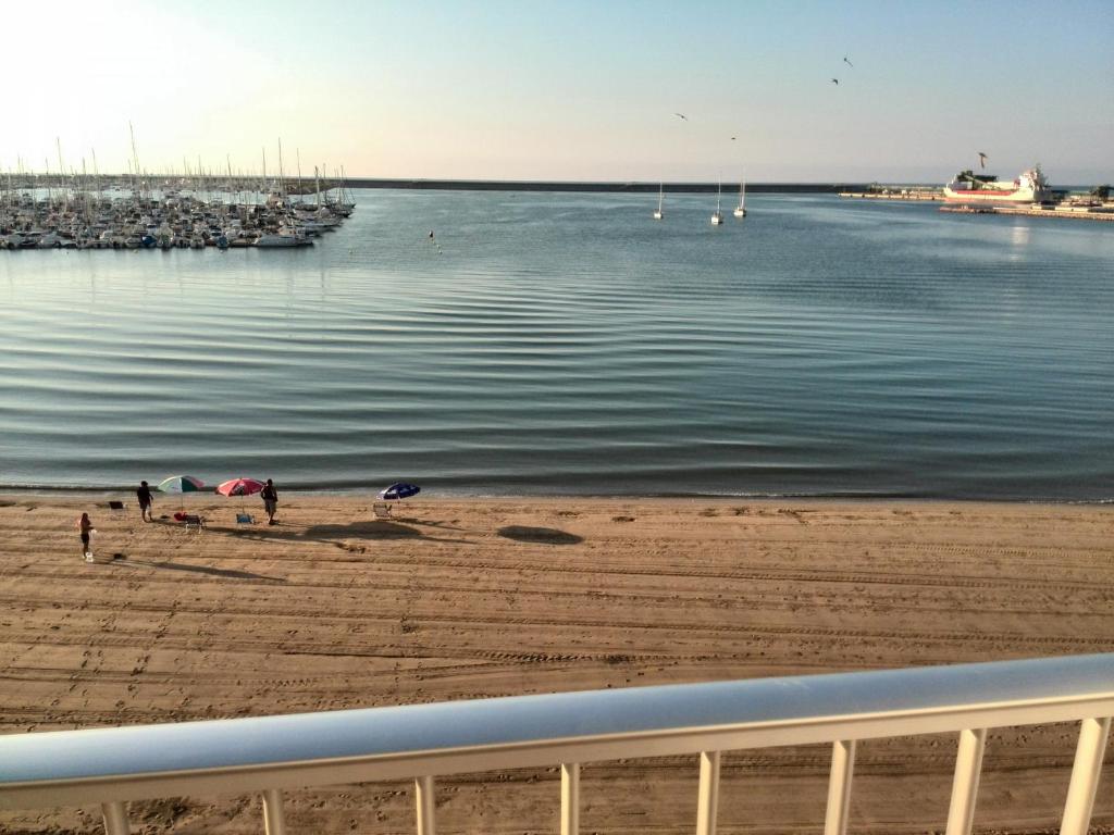 a beach with people on the sand and the water at Apartment Travesia de Santomera in Torrevieja